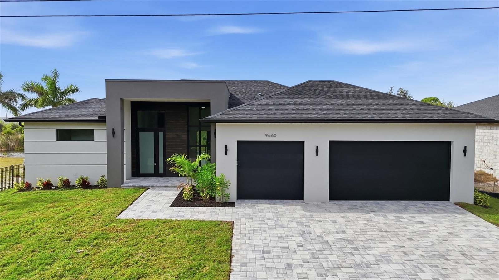 9660 PRESIDENT CIR, PORT CHARLOTTE, FL