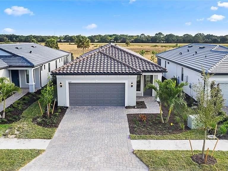 6319 CRESTED EAGLE LN, NOKOMIS, FL