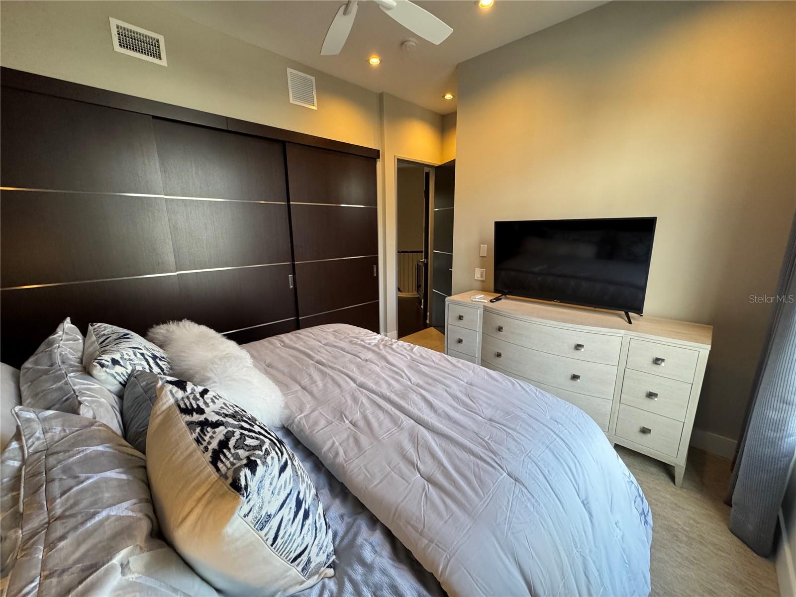 239 COSMOPOLITAN CT, SARASOTA, FL — photo 34