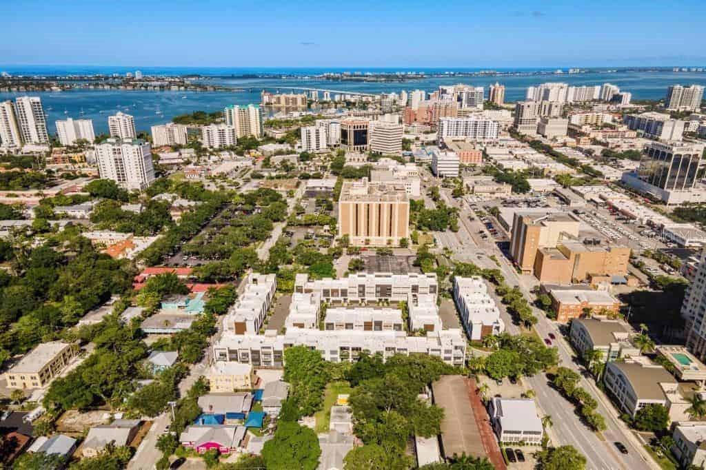 239 COSMOPOLITAN CT, SARASOTA, FL — photo 55