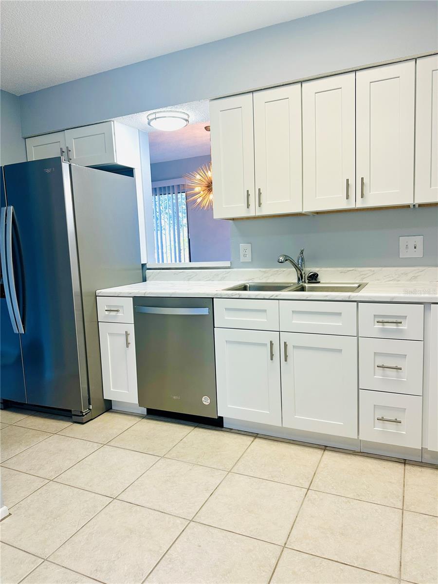 2200 BAHIA VISTA ST #B3, SARASOTA, FL — photo 5