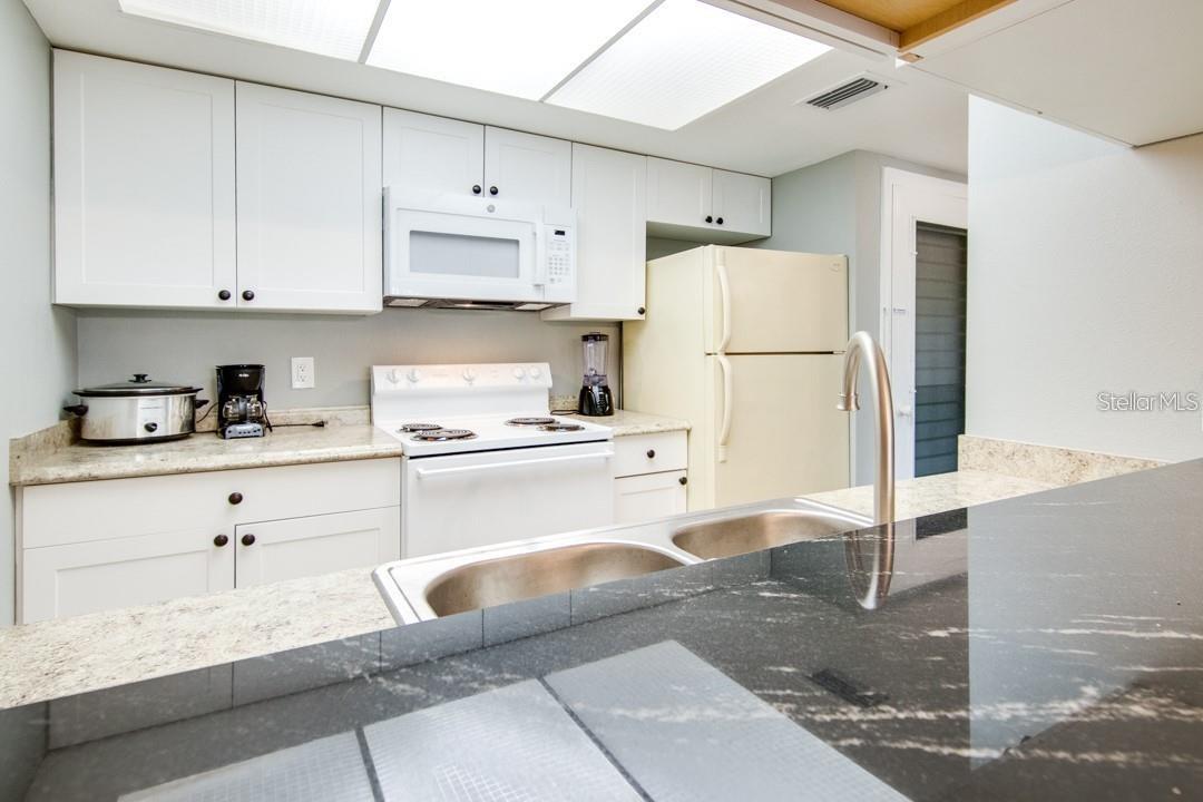 2615 COVE CAY DR #205, CLEARWATER, FL — photo 5