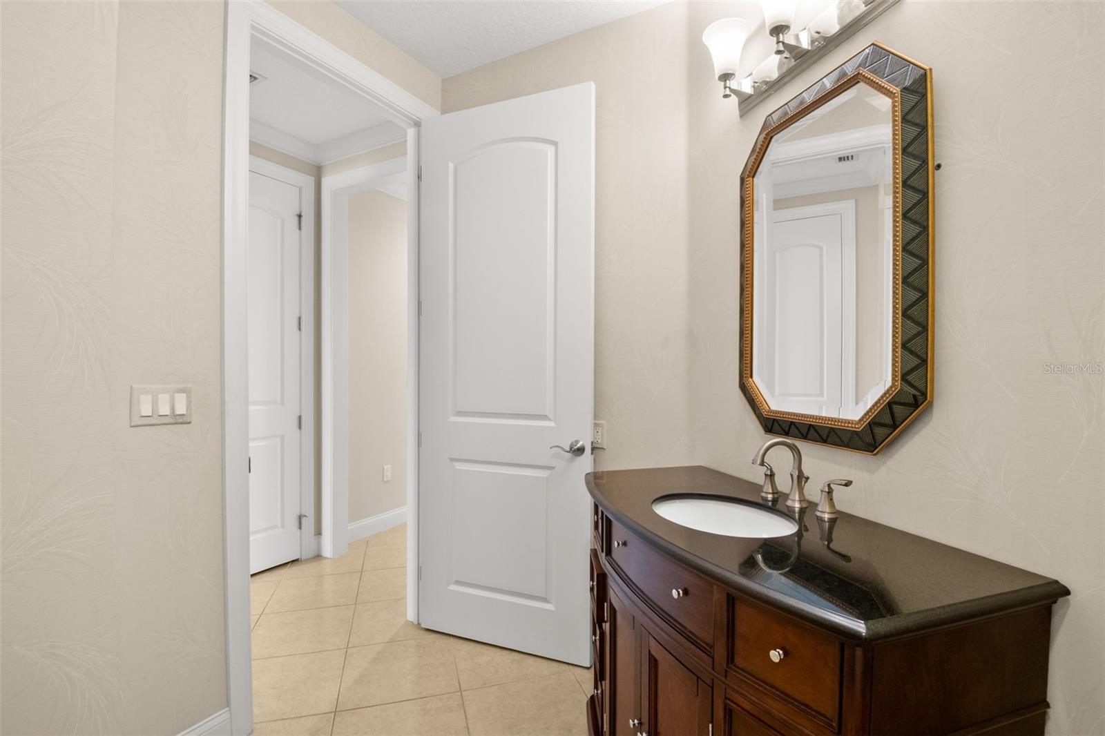 8 ACADEMY WAY S #123, ST PETERSBURG, FL — photo 33