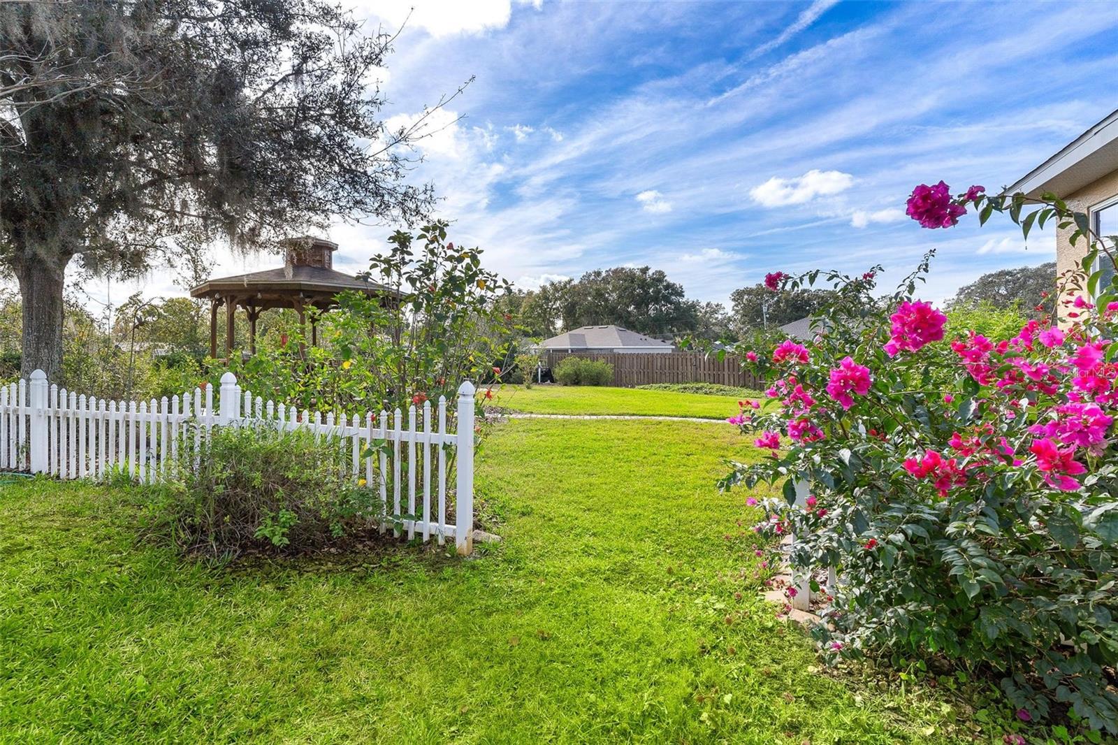 81 TWIN LAKE CIR, UMATILLA, FL — photo 4