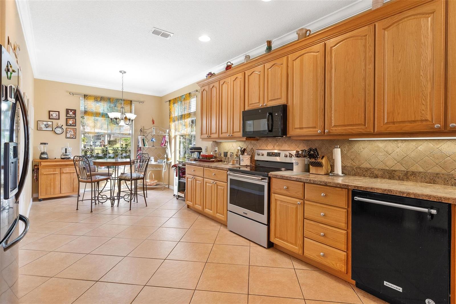 81 TWIN LAKE CIR, UMATILLA, FL — photo 33
