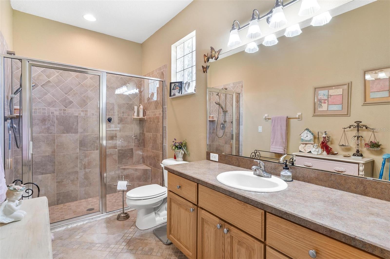 81 TWIN LAKE CIR, UMATILLA, FL — photo 52