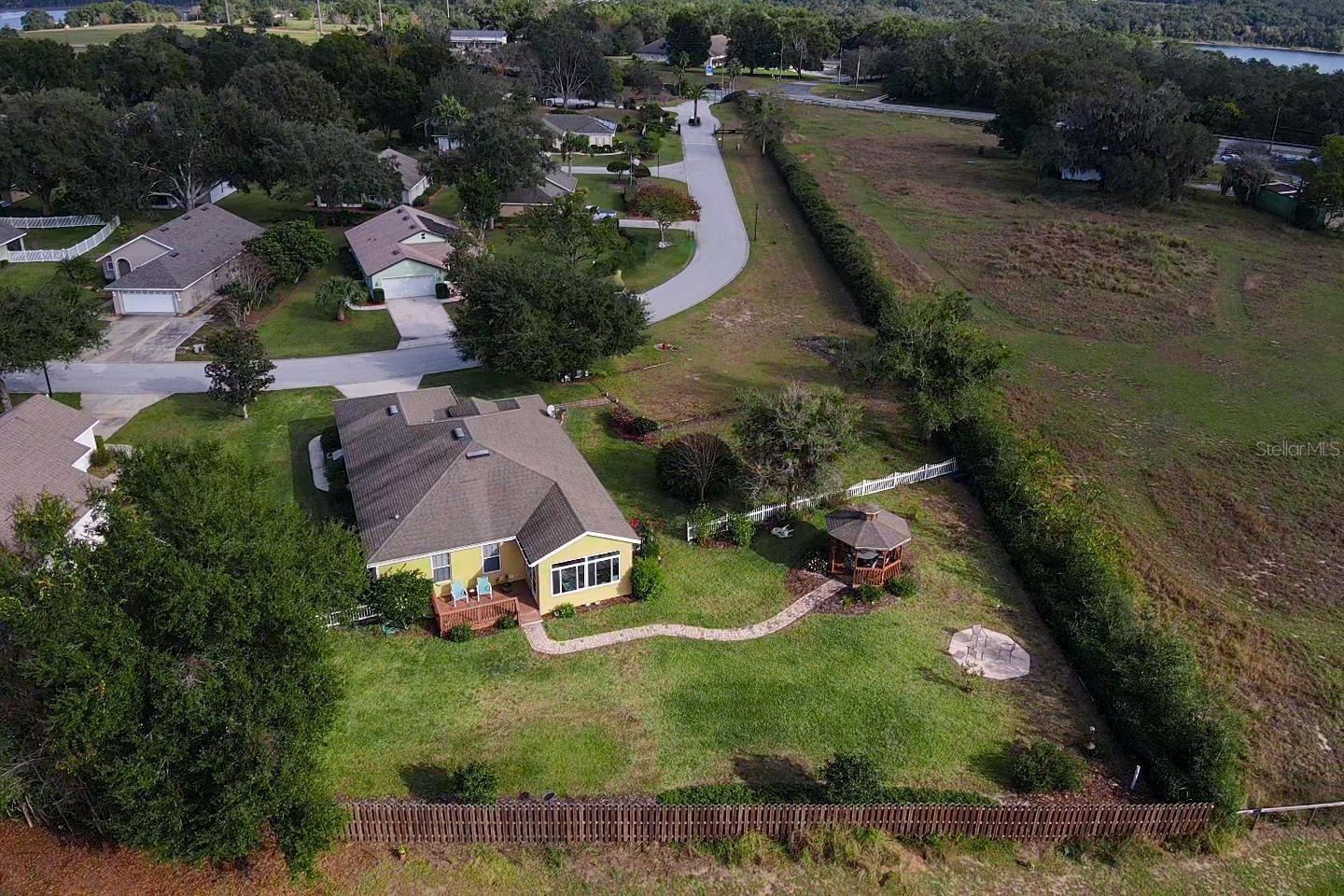 81 TWIN LAKE CIR, UMATILLA, FL — photo 116