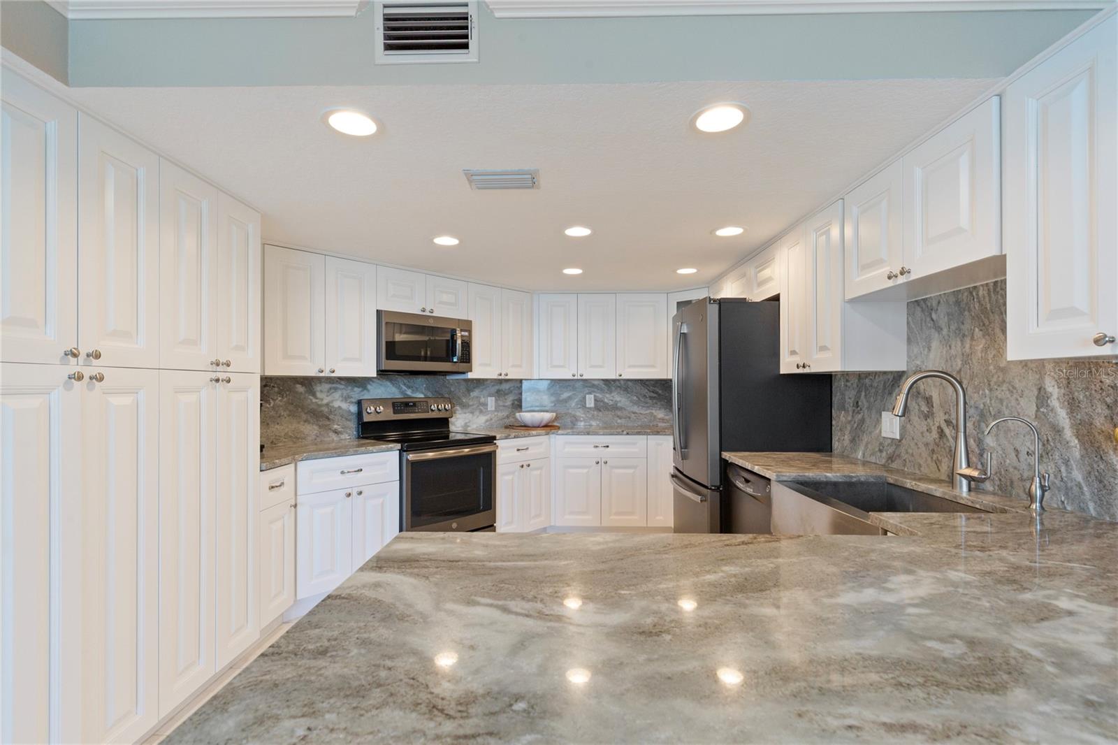 736 ISLAND WAY #406, CLEARWATER, FL — photo 22