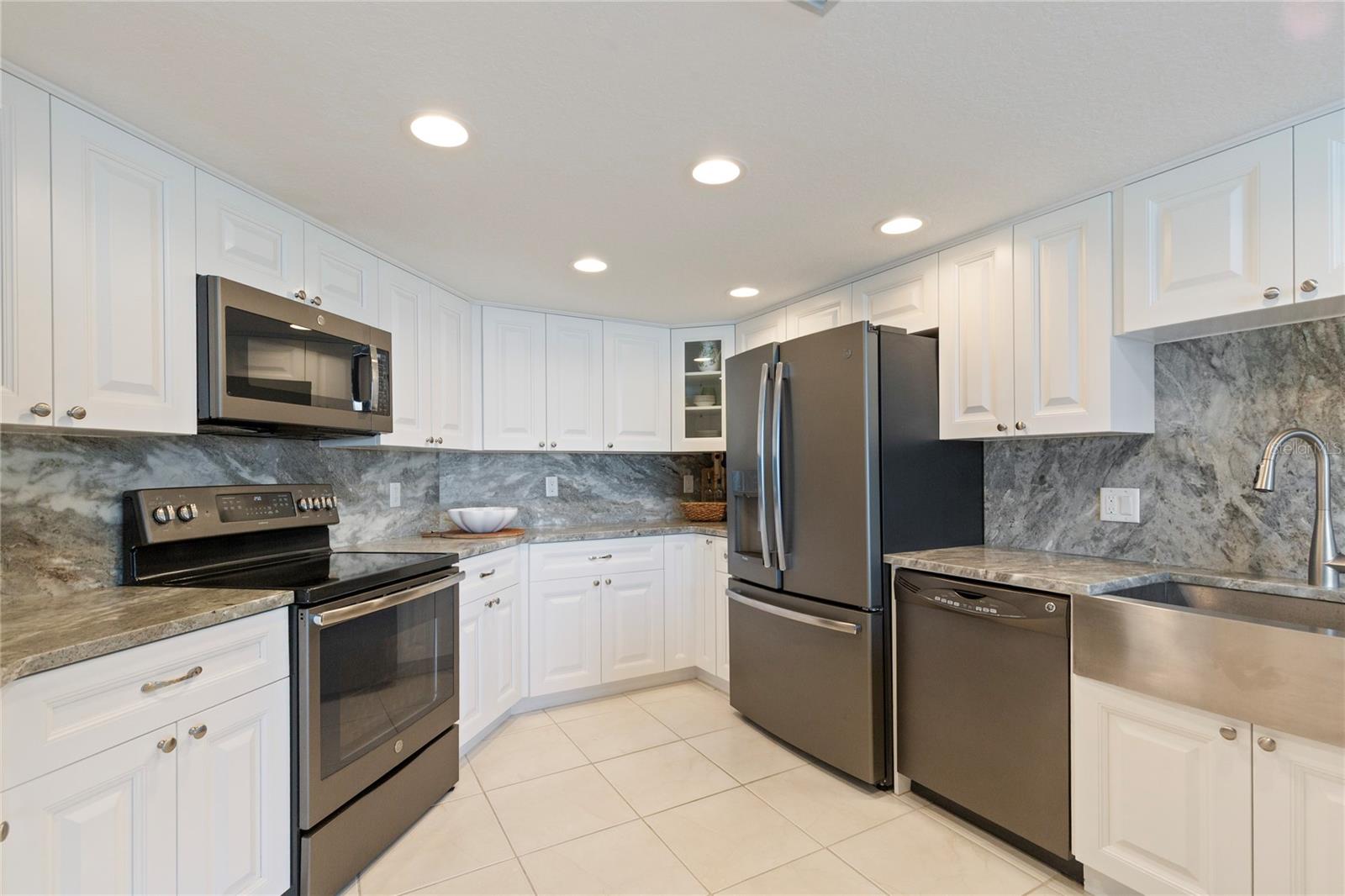 736 ISLAND WAY #406, CLEARWATER, FL — photo 24