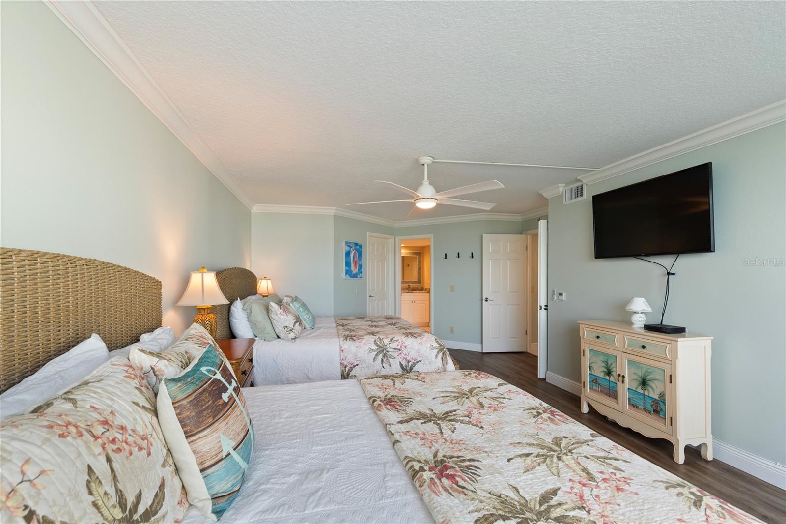 736 ISLAND WAY #406, CLEARWATER, FL — photo 35