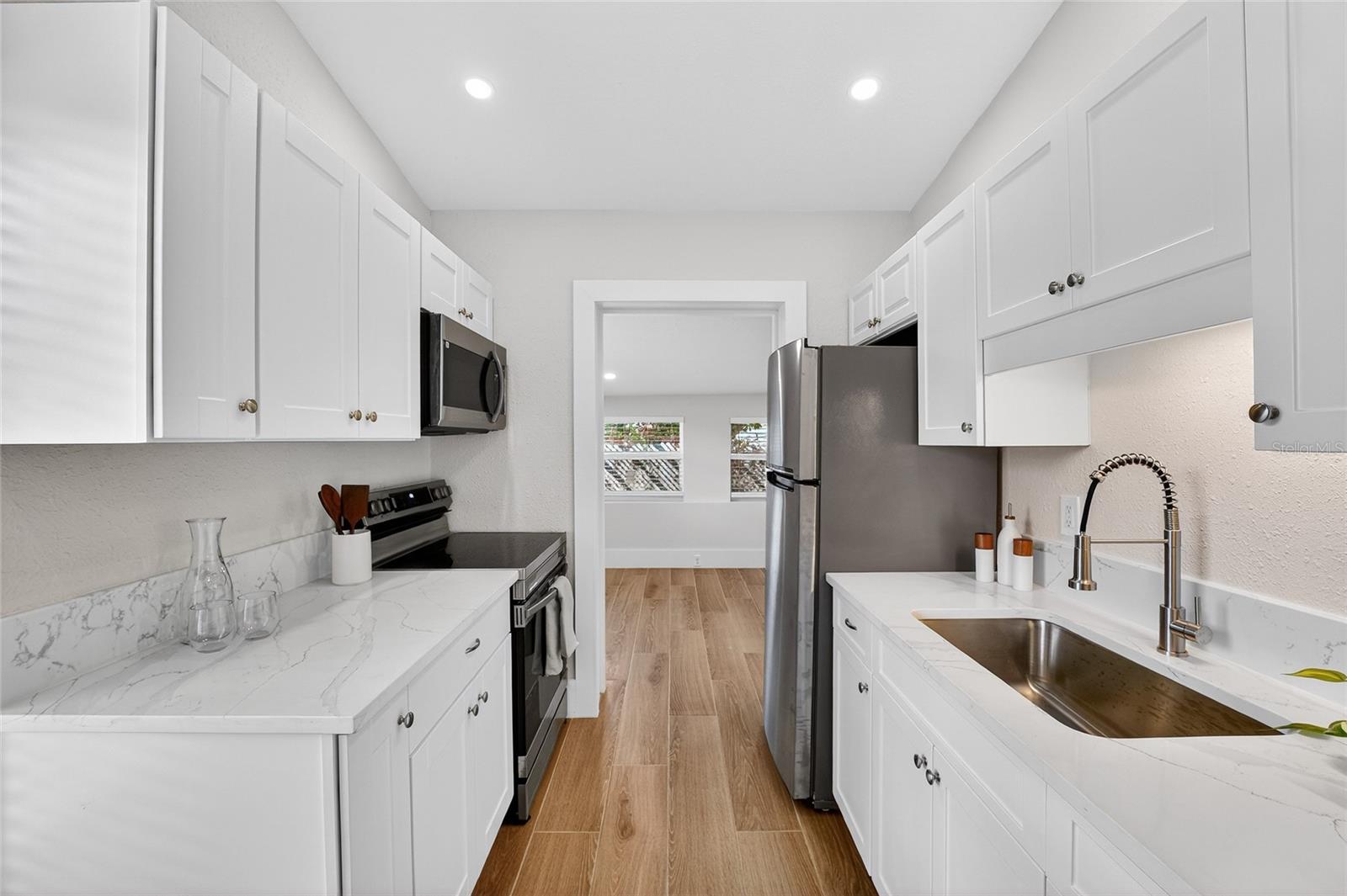 2547 LOMA LINDA ST, SARASOTA, FL — photo 10