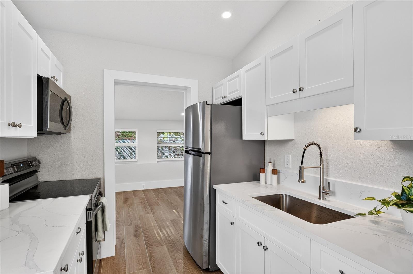 2547 LOMA LINDA ST, SARASOTA, FL — photo 11