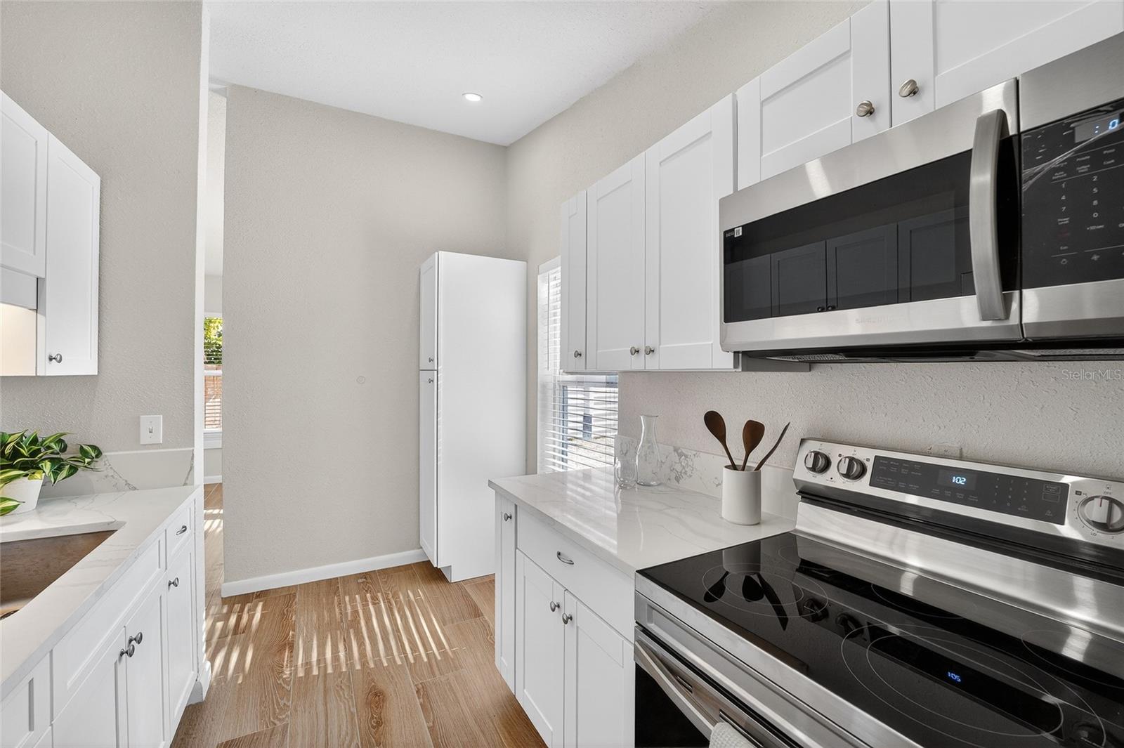 2547 LOMA LINDA ST, SARASOTA, FL — photo 12