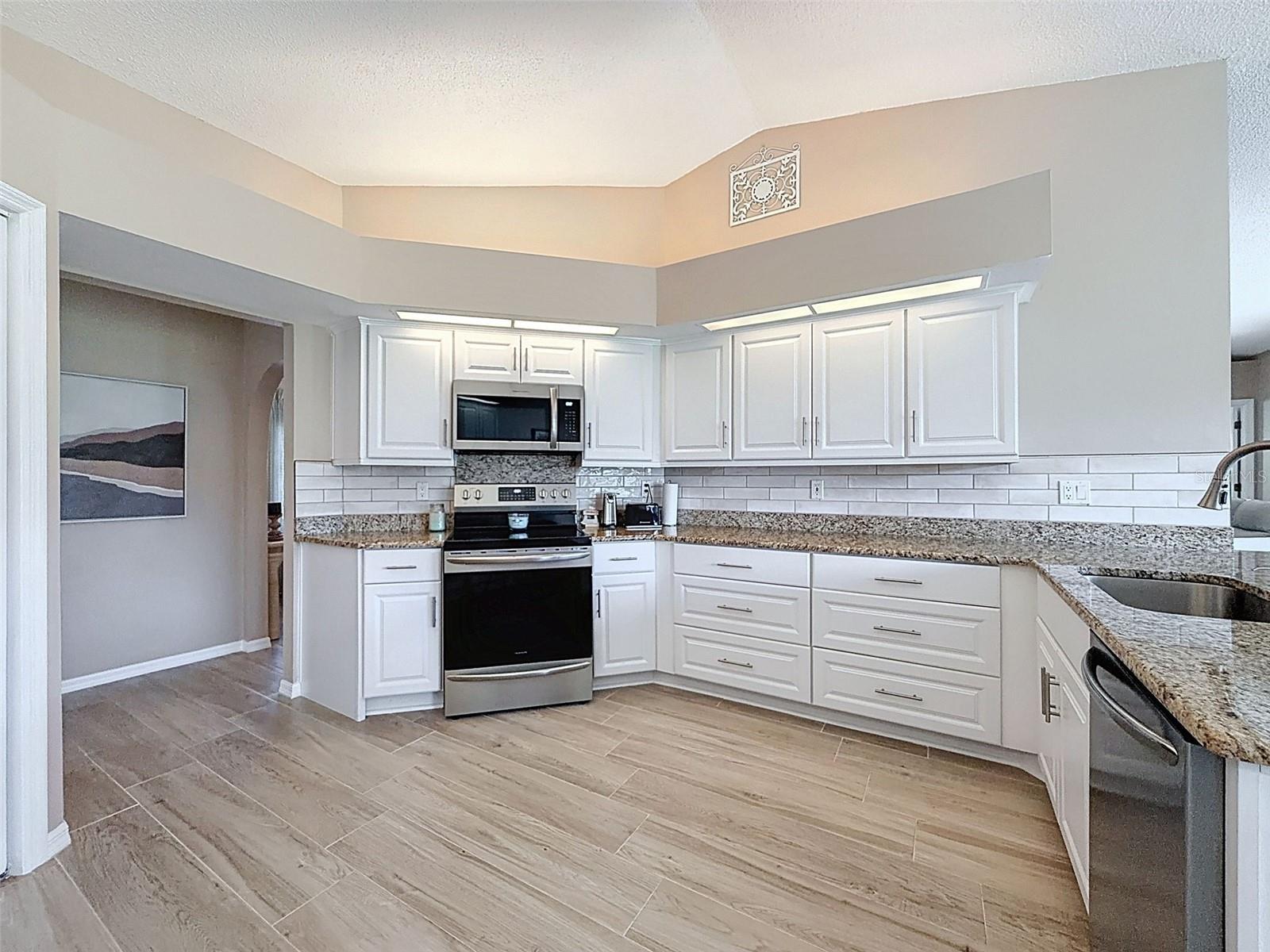 9428 APPLE DUMPLING CT, WEEKI WACHEE, FL — photo 8