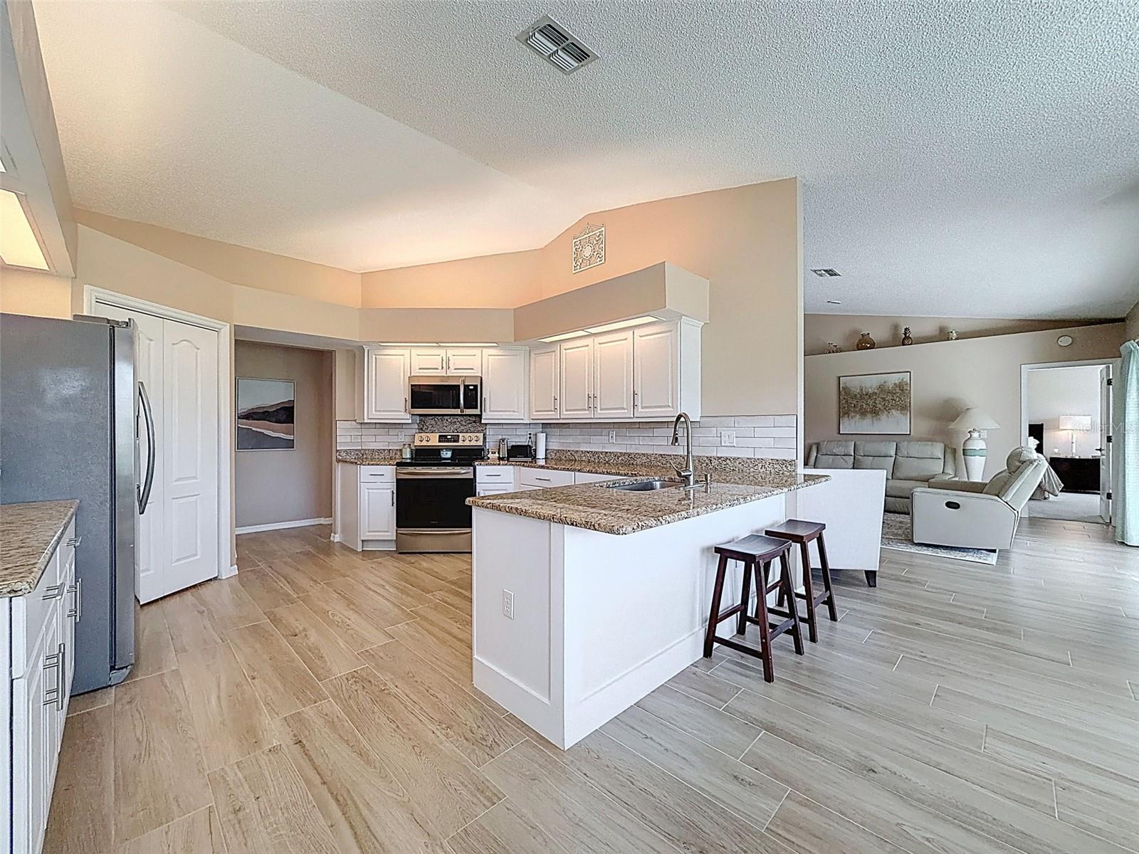 9428 APPLE DUMPLING CT, WEEKI WACHEE, FL — photo 10