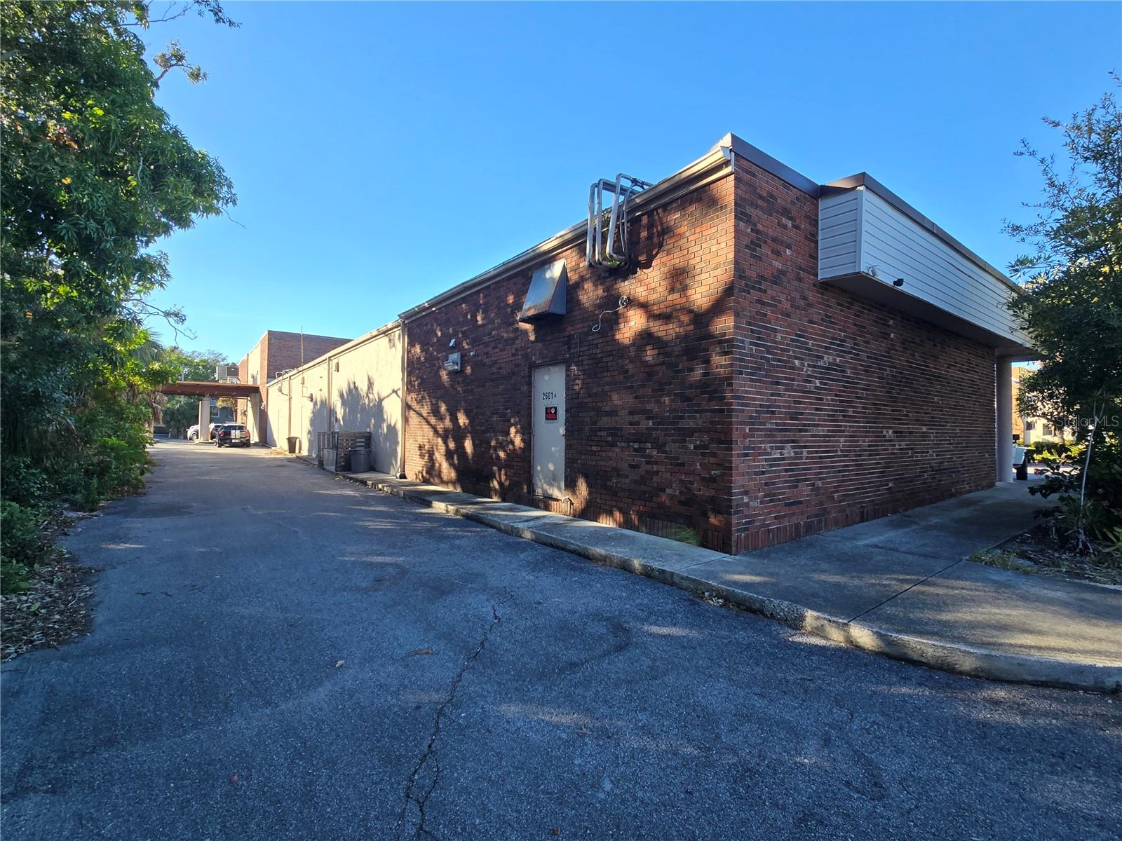 2601 MANATEE AVE W, BRADENTON, FL — photo 6