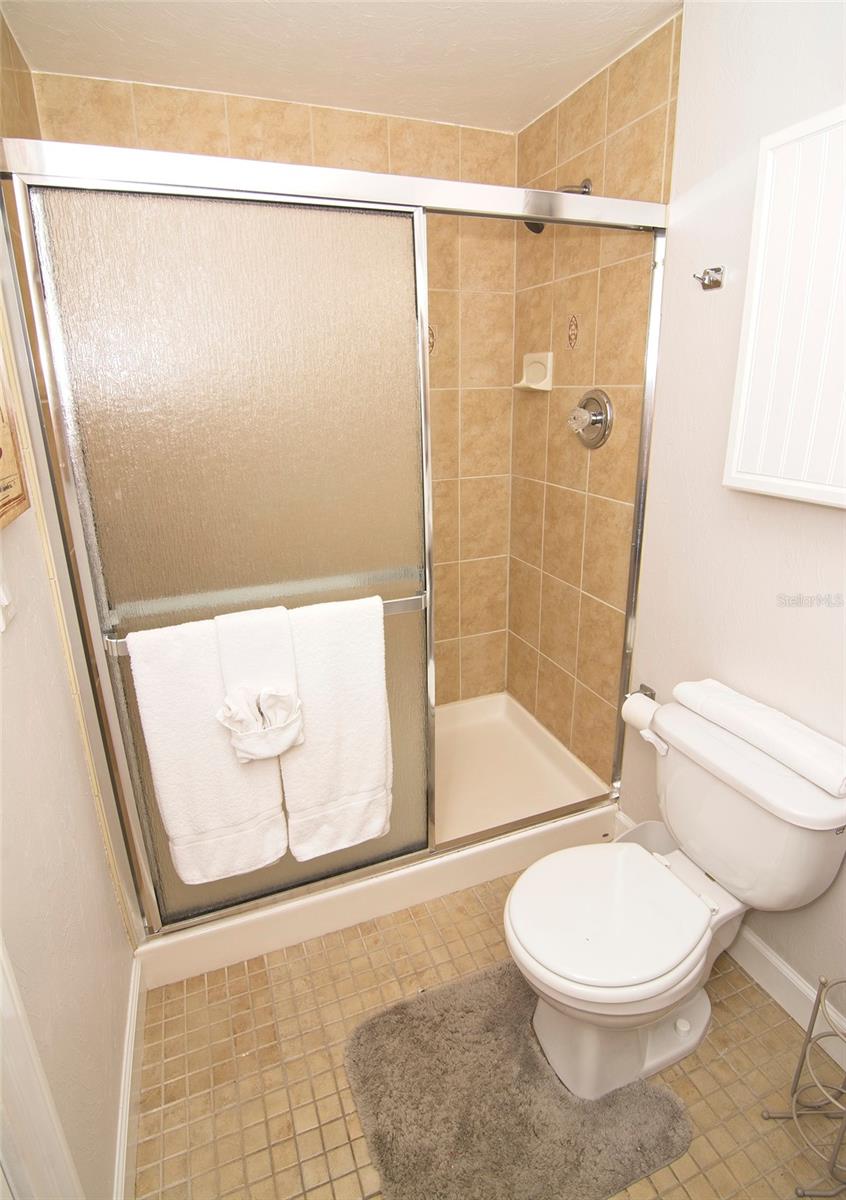 2219 AVENUE C, BRADENTON BEACH, FL — photo 8