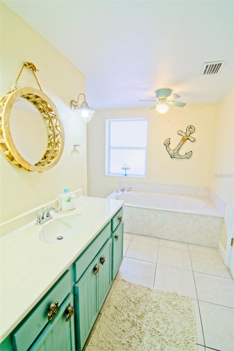 2219 AVENUE C, BRADENTON BEACH, FL — photo 27