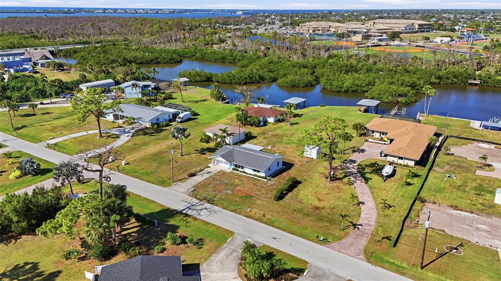 2050 OYSTER CREEK DR, ENGLEWOOD, FL — photo 2