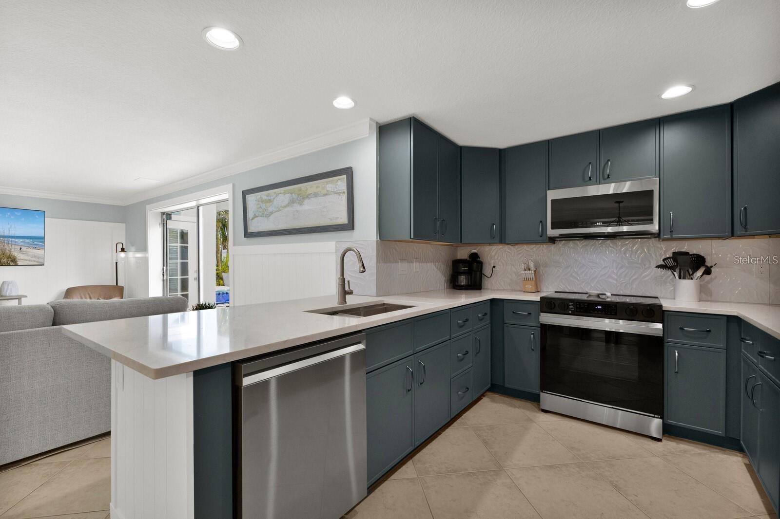 6201 HOLMES BLVD, HOLMES BEACH, FL — photo 10