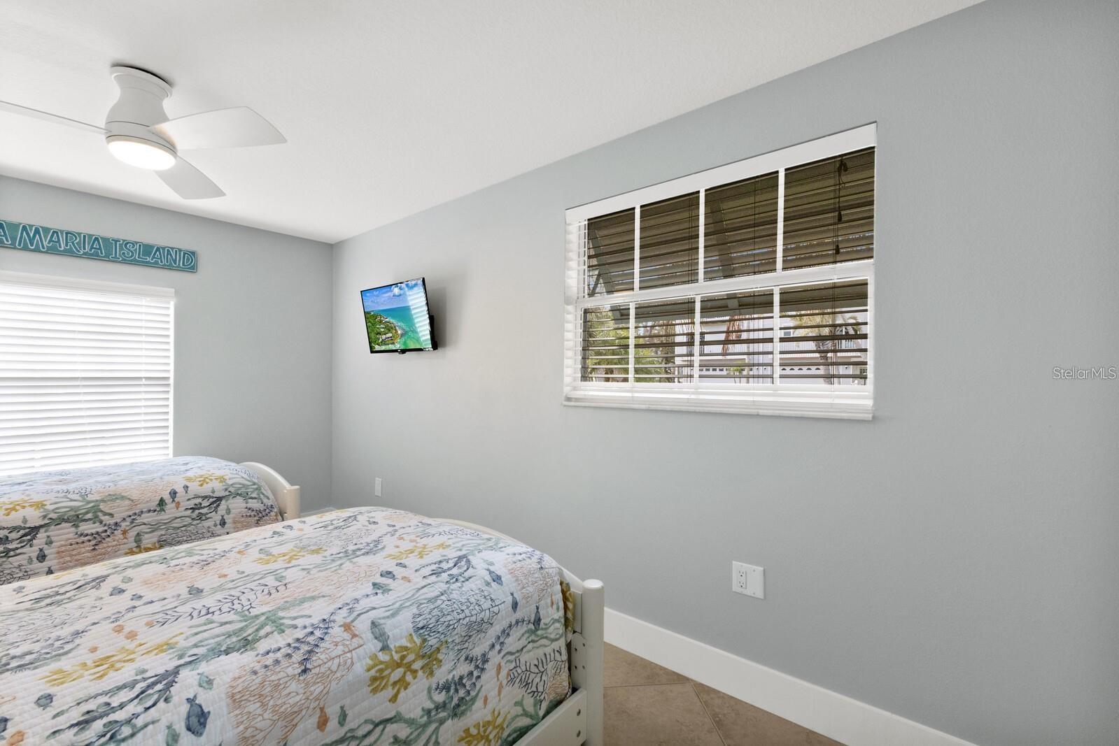 6201 HOLMES BLVD, HOLMES BEACH, FL — photo 26