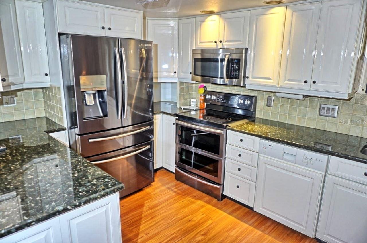 2051 VISTA DEL SOL CIR #201, LUTZ, FL — photo 5