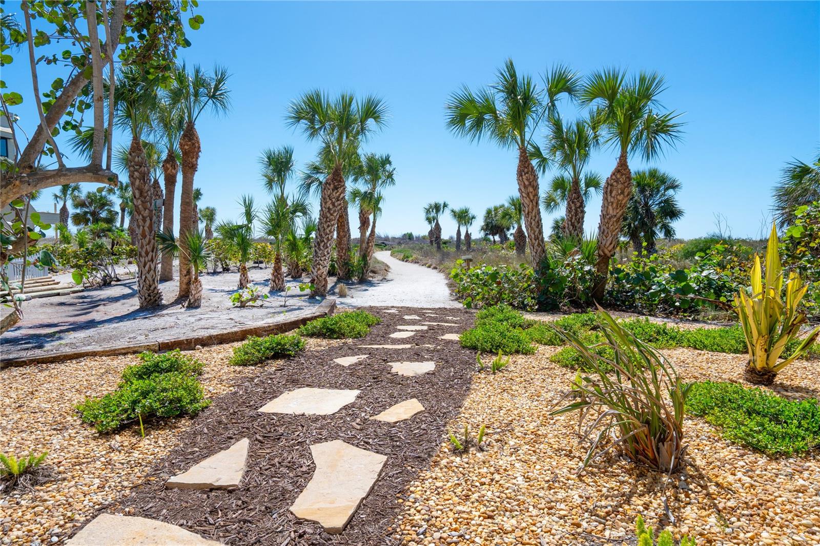 534 BEACH RD, SARASOTA, FL — photo 97