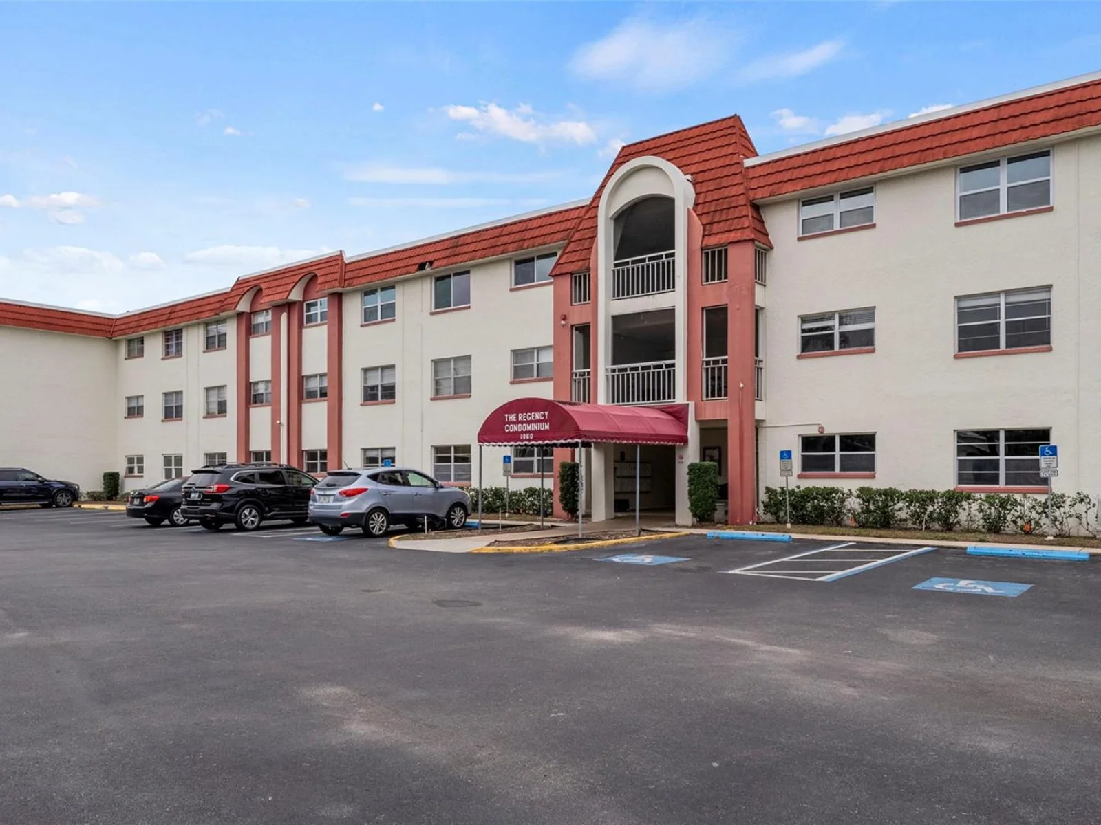 1860 MASSACHUSETTS AVE NE #206, ST PETERSBURG, FL — photo 1