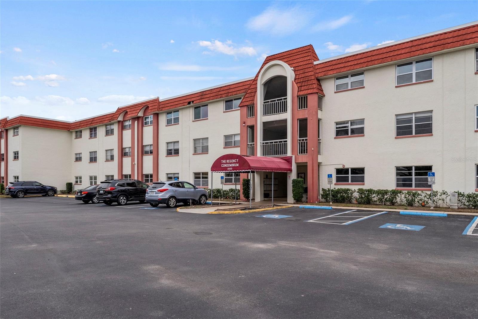 1860 MASSACHUSETTS AVE NE #206, ST PETERSBURG, FL