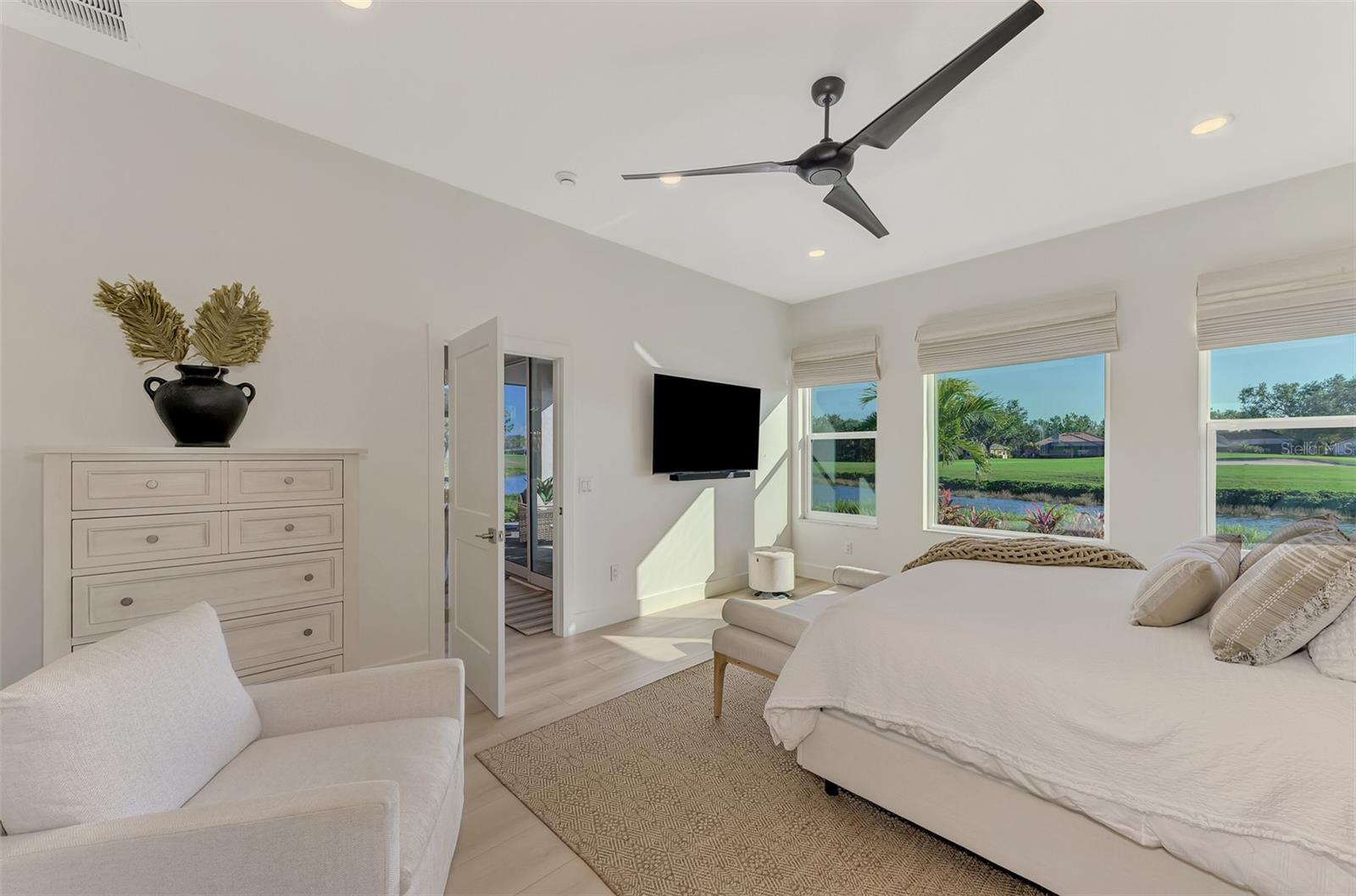 561 FALLBROOK DR, VENICE, FL — photo 57