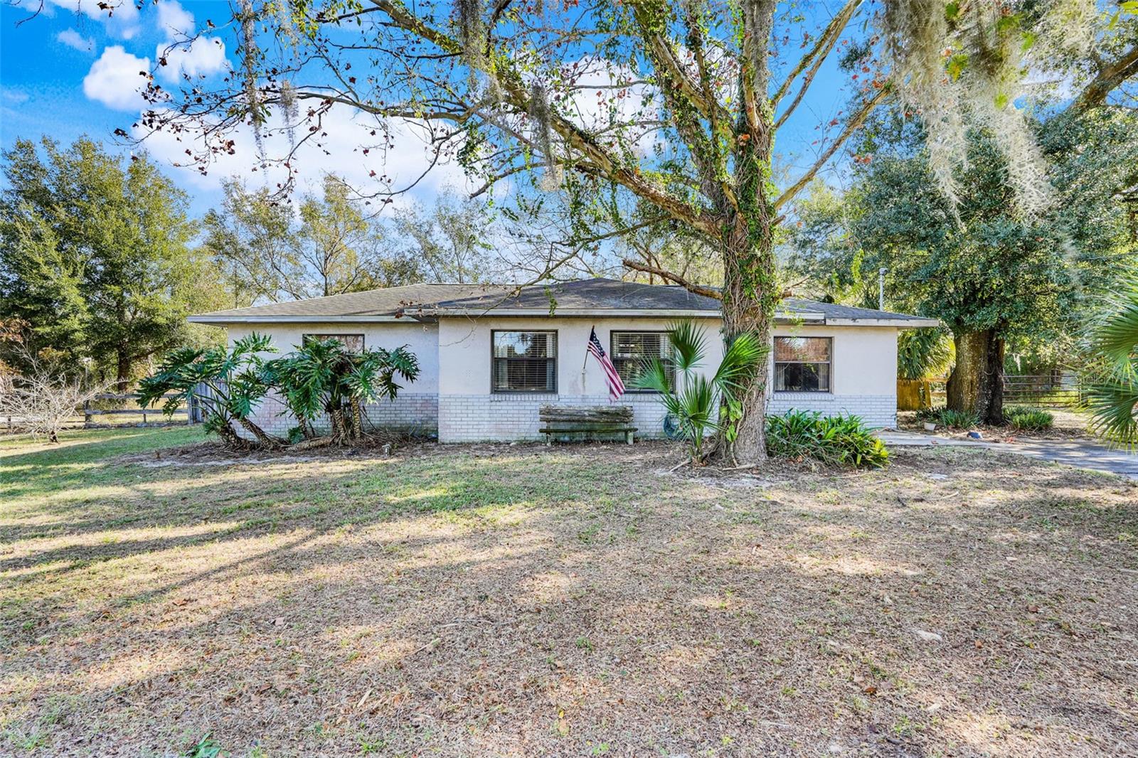 37032 GRAYS AIRPORT RD, LADY LAKE, FL