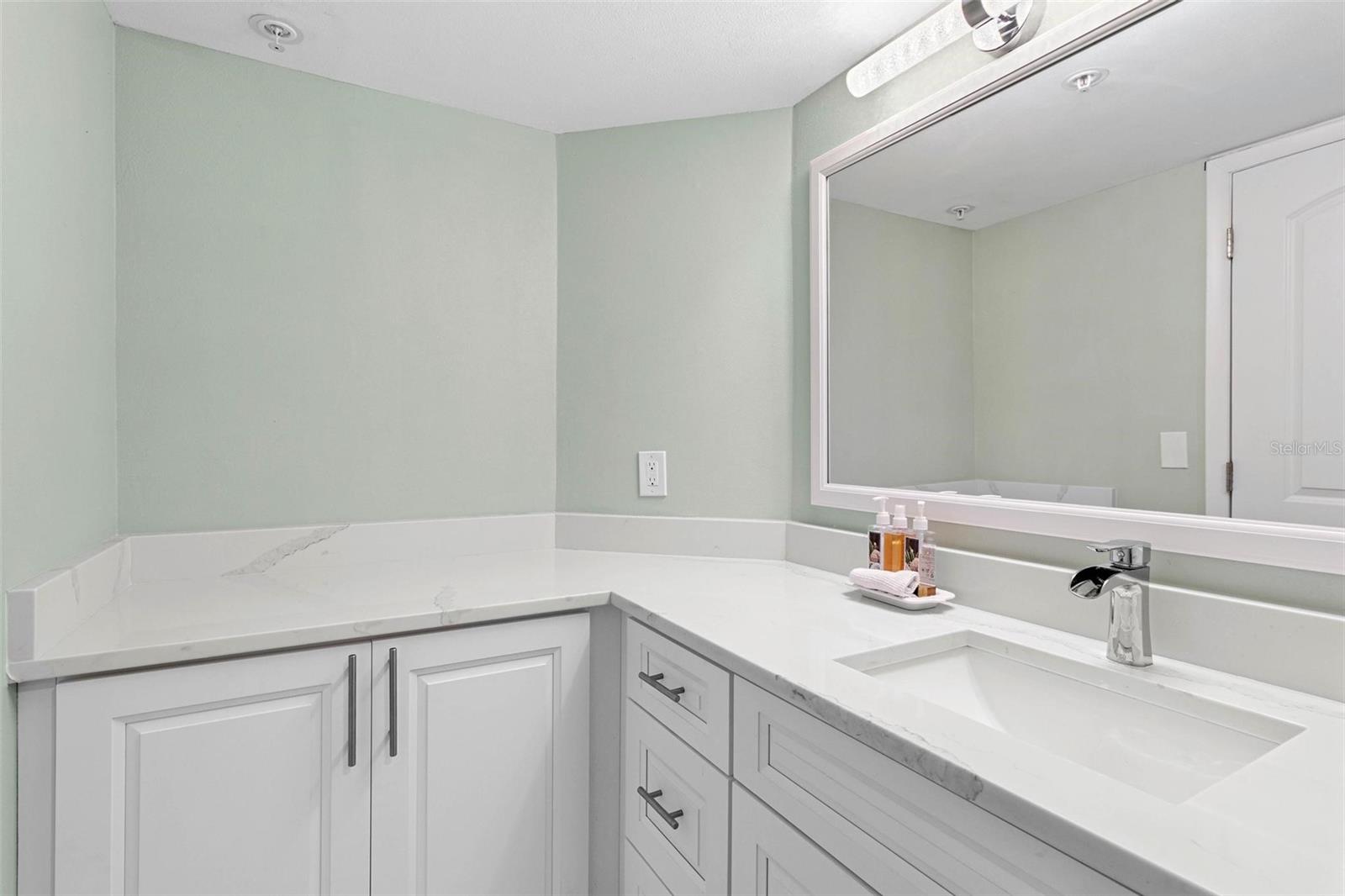1660 GULF BLVD #607, CLEARWATER BEACH, FL — photo 28