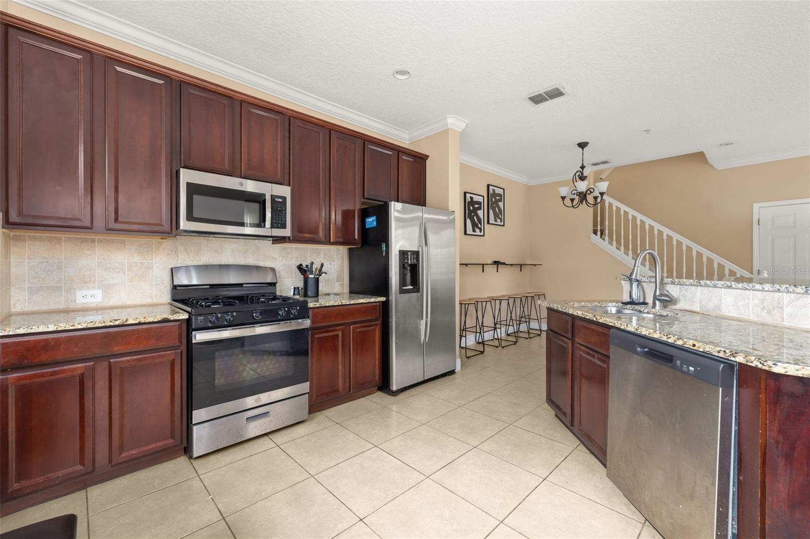 811 ASSEMBLY CT, REUNION, FL — photo 14