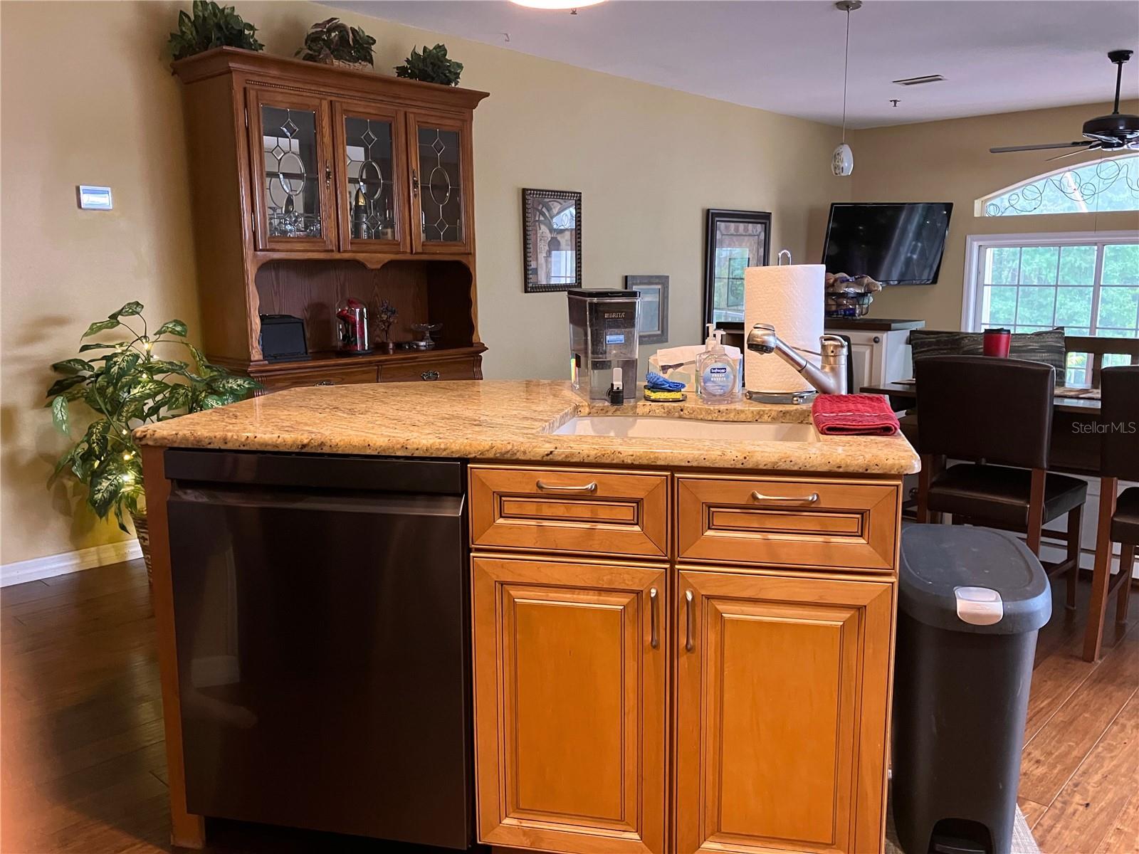 2015 VISTA DEL SOL CIR #108, LUTZ, FL — photo 6