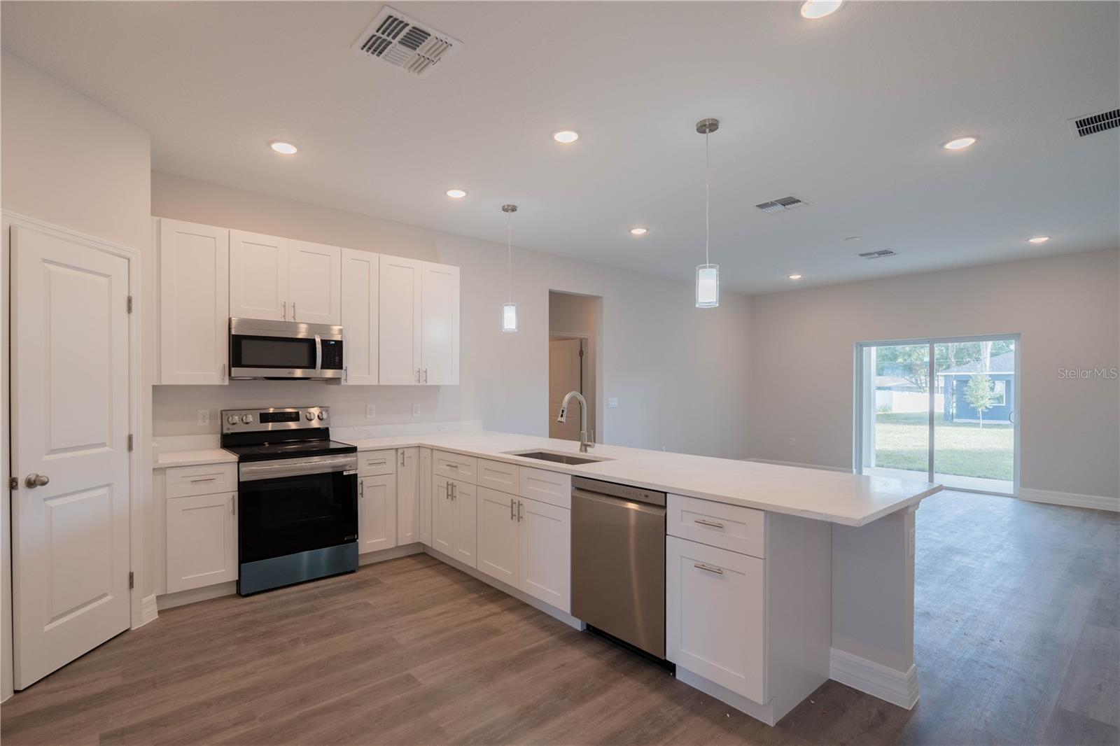 834 N JOANNA AVE, TAVARES, FL — photo 10