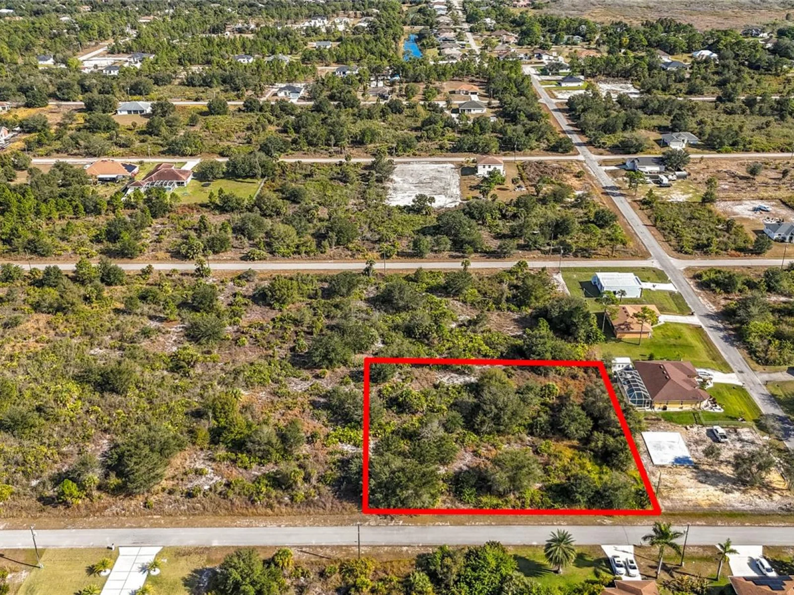 904 LAKE AVE, LEHIGH ACRES, FL — photo 2