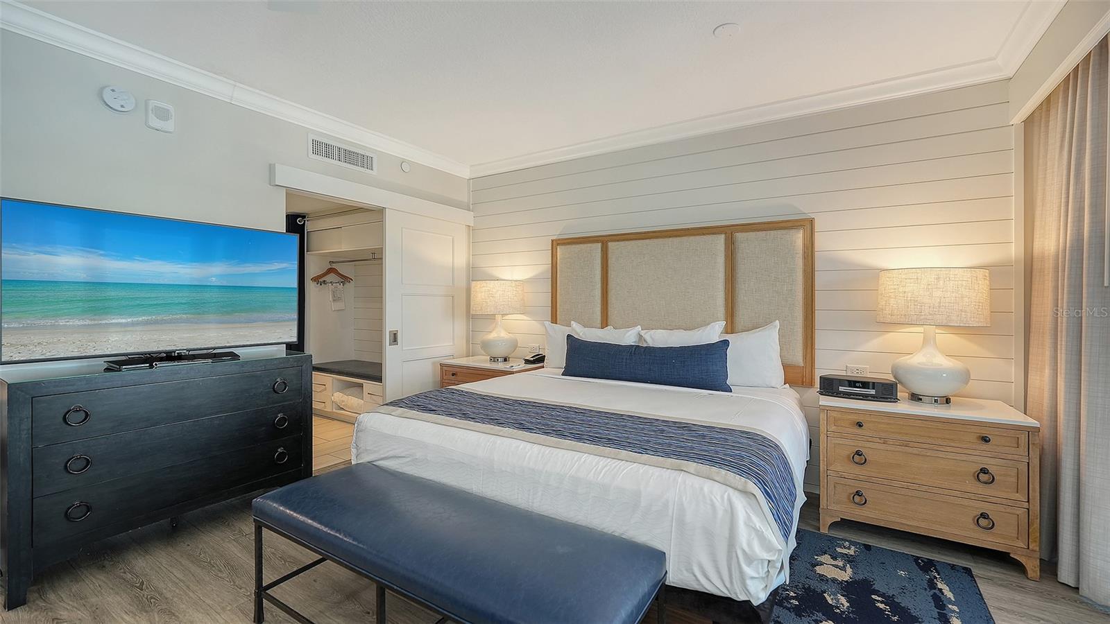 225 SANDS POINT RD #7205, LONGBOAT KEY, FL — photo 15