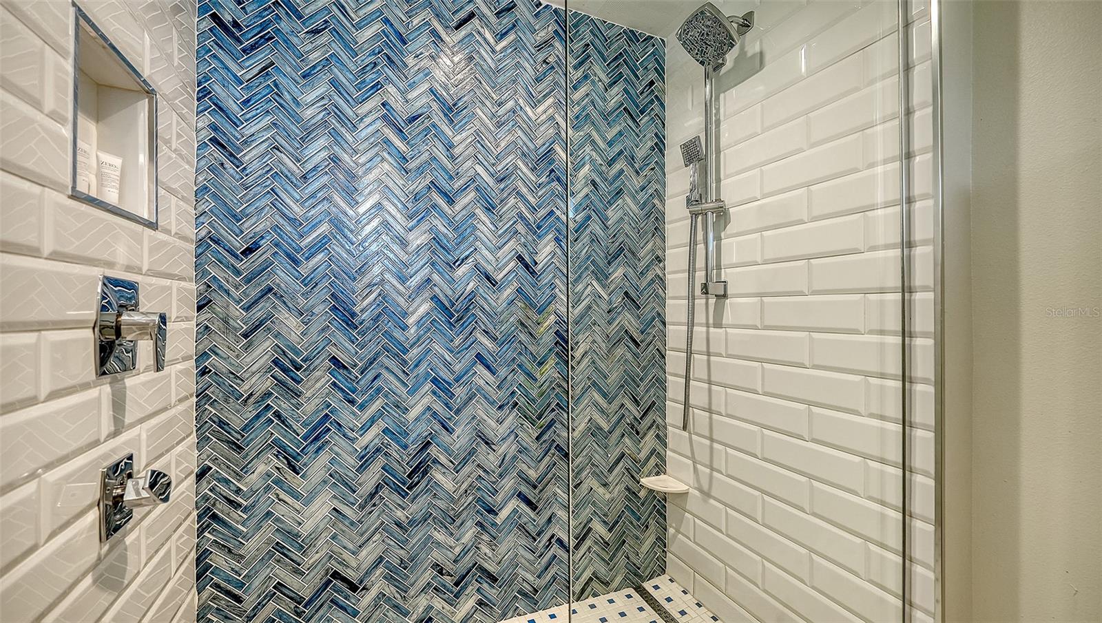 225 SANDS POINT RD #7205, LONGBOAT KEY, FL — photo 19