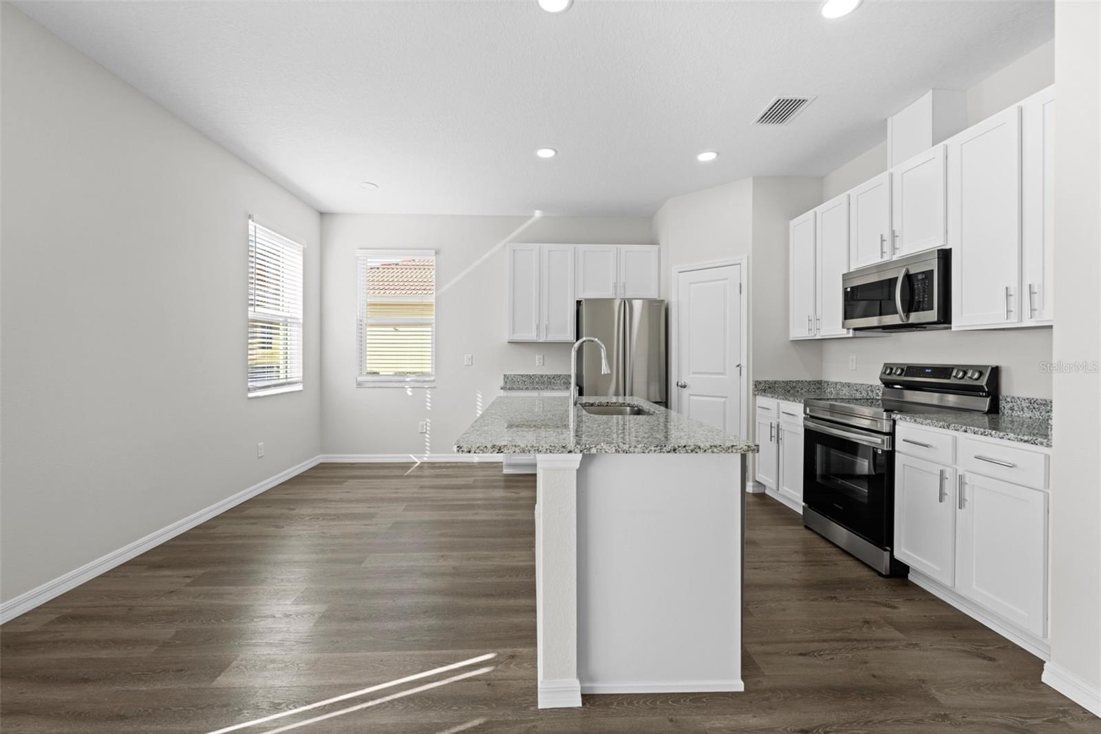 9316 GENTLE BEN CT, WEEKI WACHEE, FL — photo 11