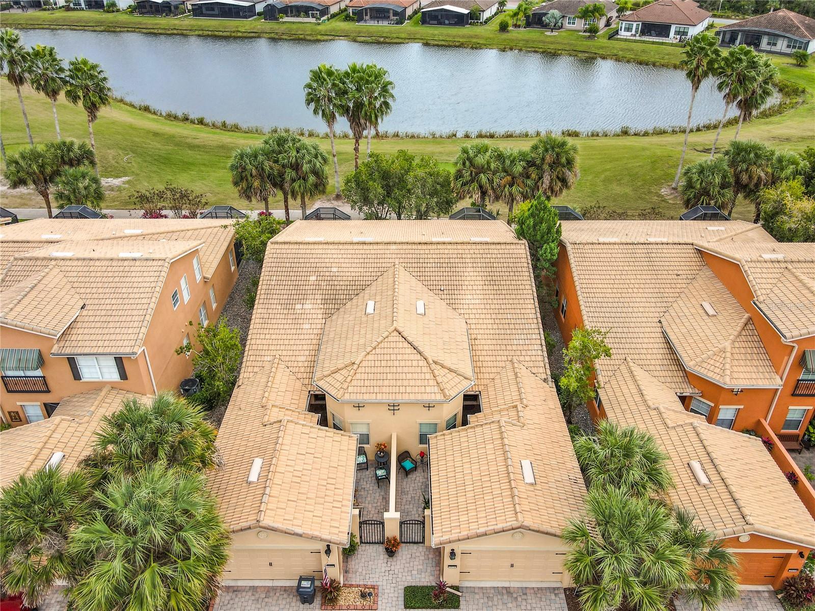 2472 PALM TREE DR, KISSIMMEE, FL — photo 2