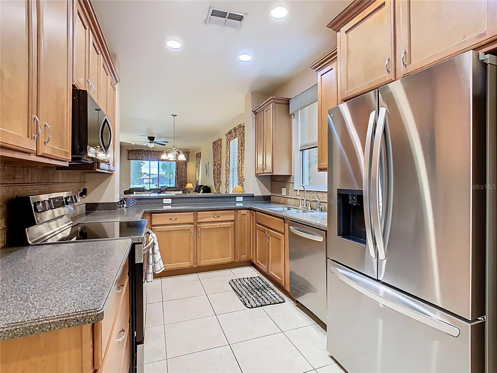 2472 PALM TREE DR, KISSIMMEE, FL — photo 12