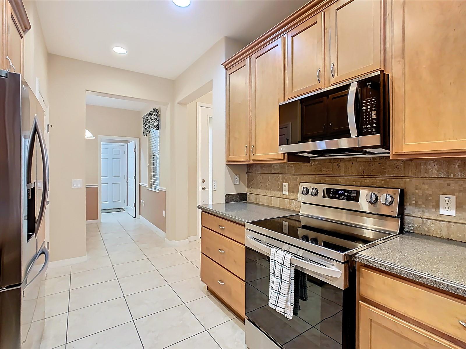 2472 PALM TREE DR, KISSIMMEE, FL — photo 17