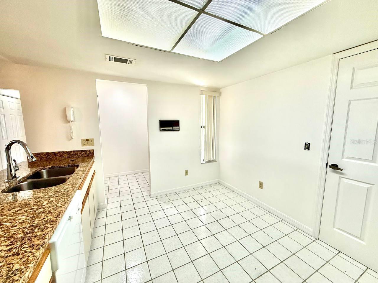 18308 AINTREE CT, TAMPA, FL — photo 10