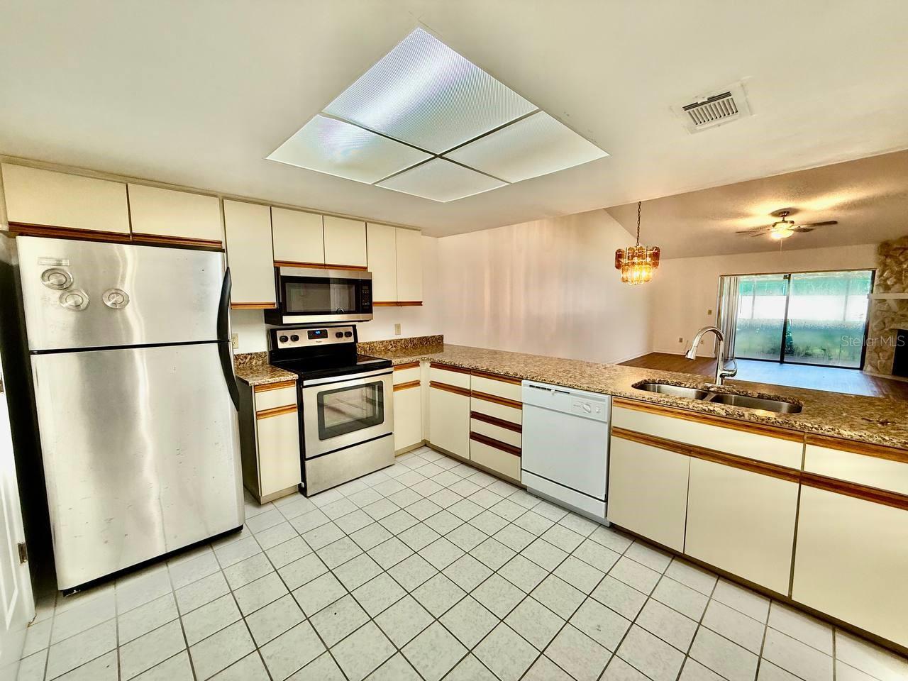 18308 AINTREE CT, TAMPA, FL — photo 12