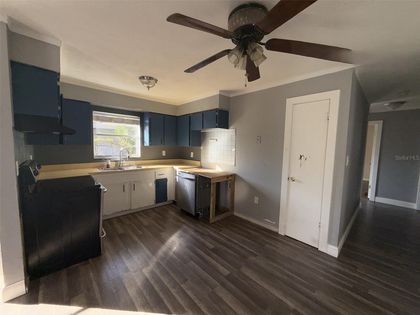 285 E LAKE ST, UMATILLA, FL — photo 17