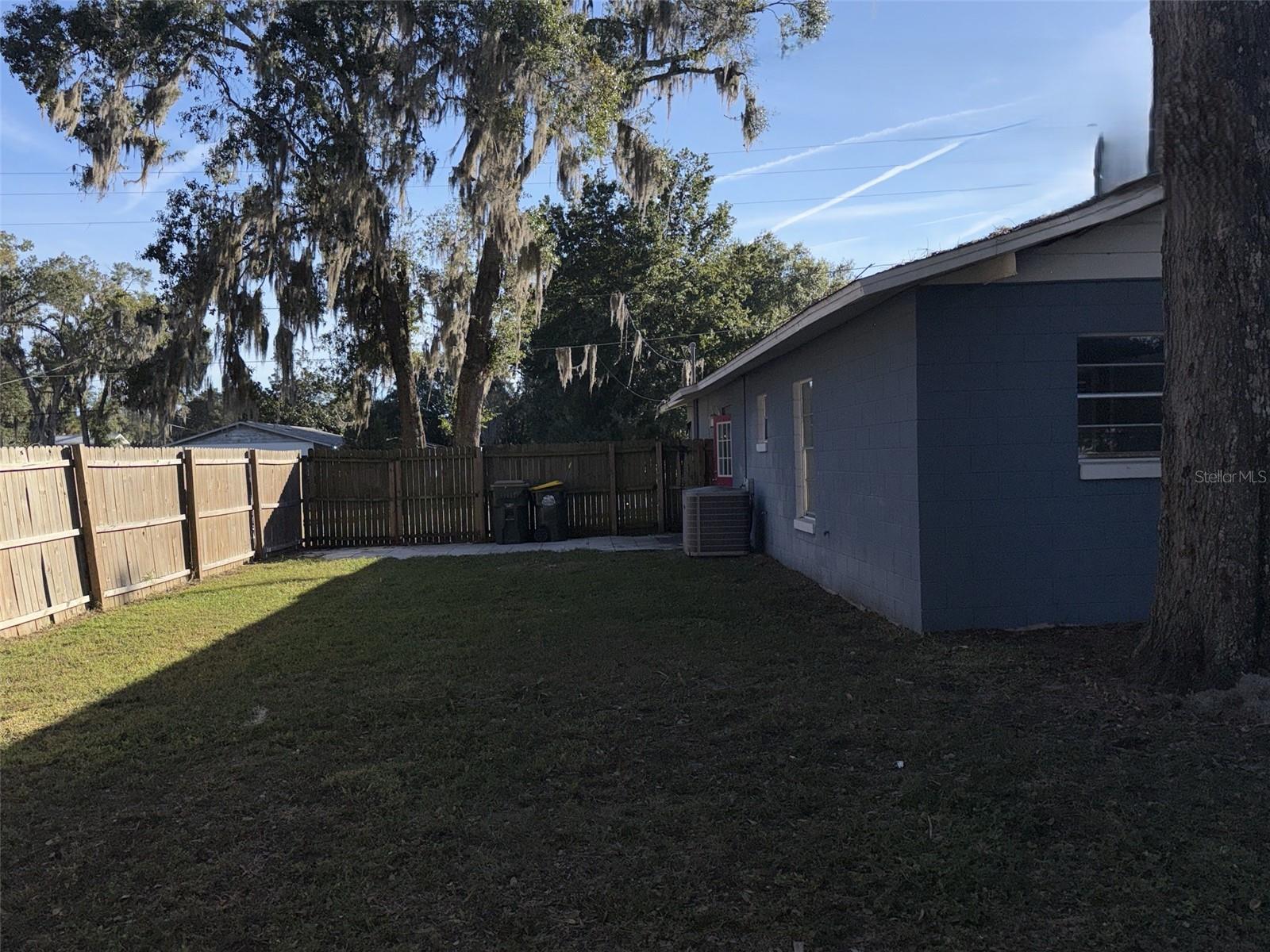 285 E LAKE ST, UMATILLA, FL — photo 51
