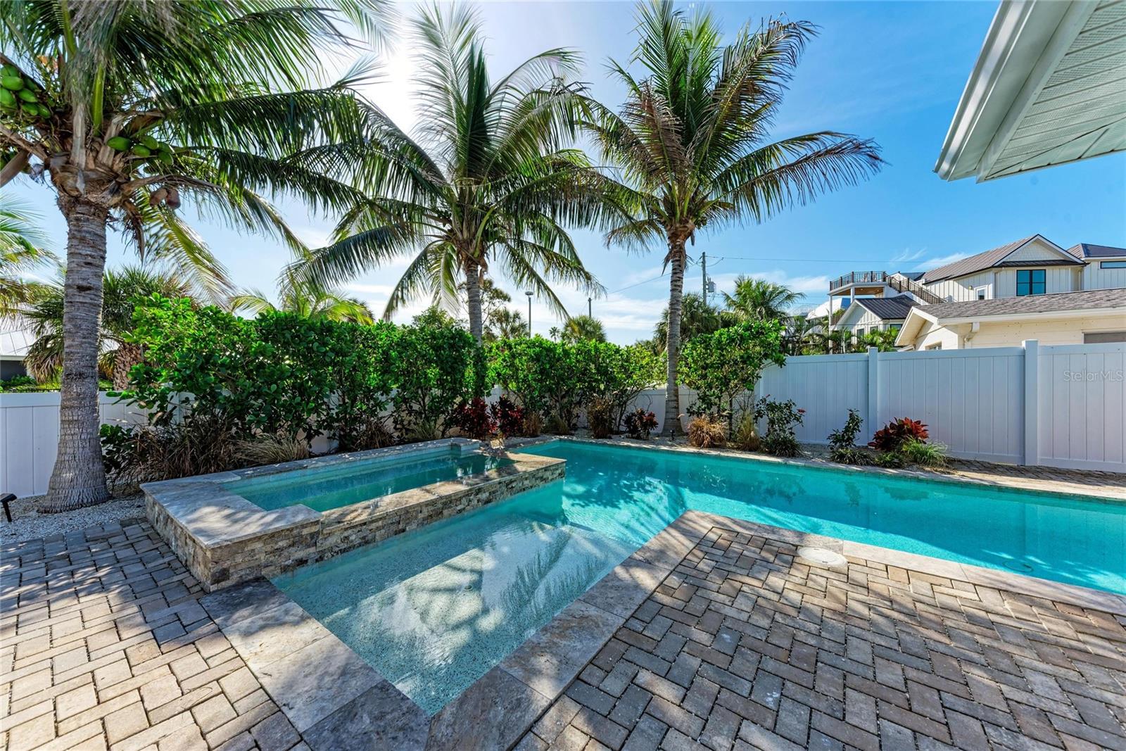 150 CRESCENT DR, ANNA MARIA, FL — photo 3