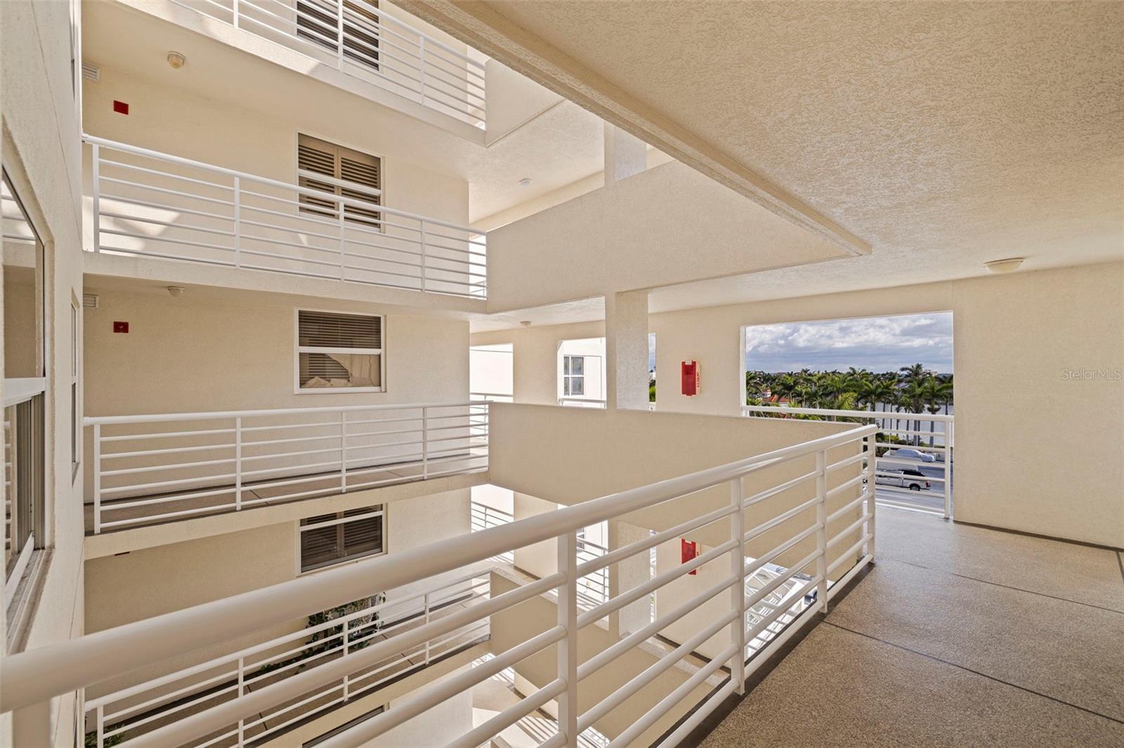6105 BAHIA DEL MAR CIR #683, ST PETERSBURG, FL