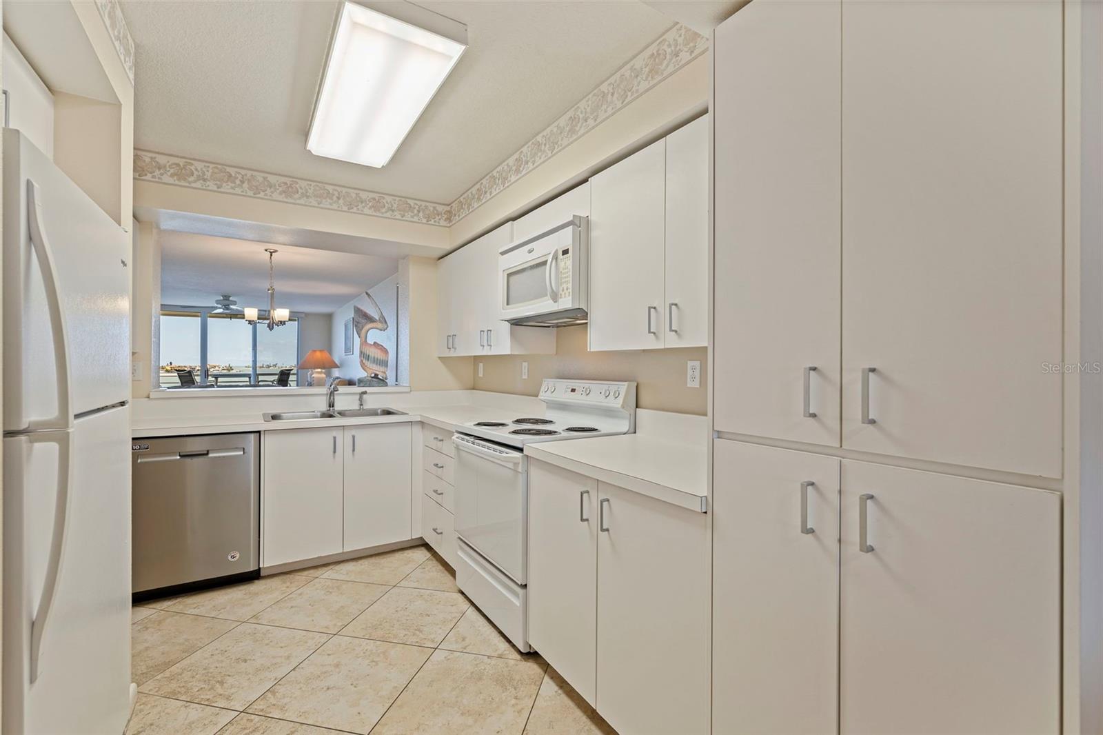 6105 BAHIA DEL MAR CIR #683, ST PETERSBURG, FL — photo 15