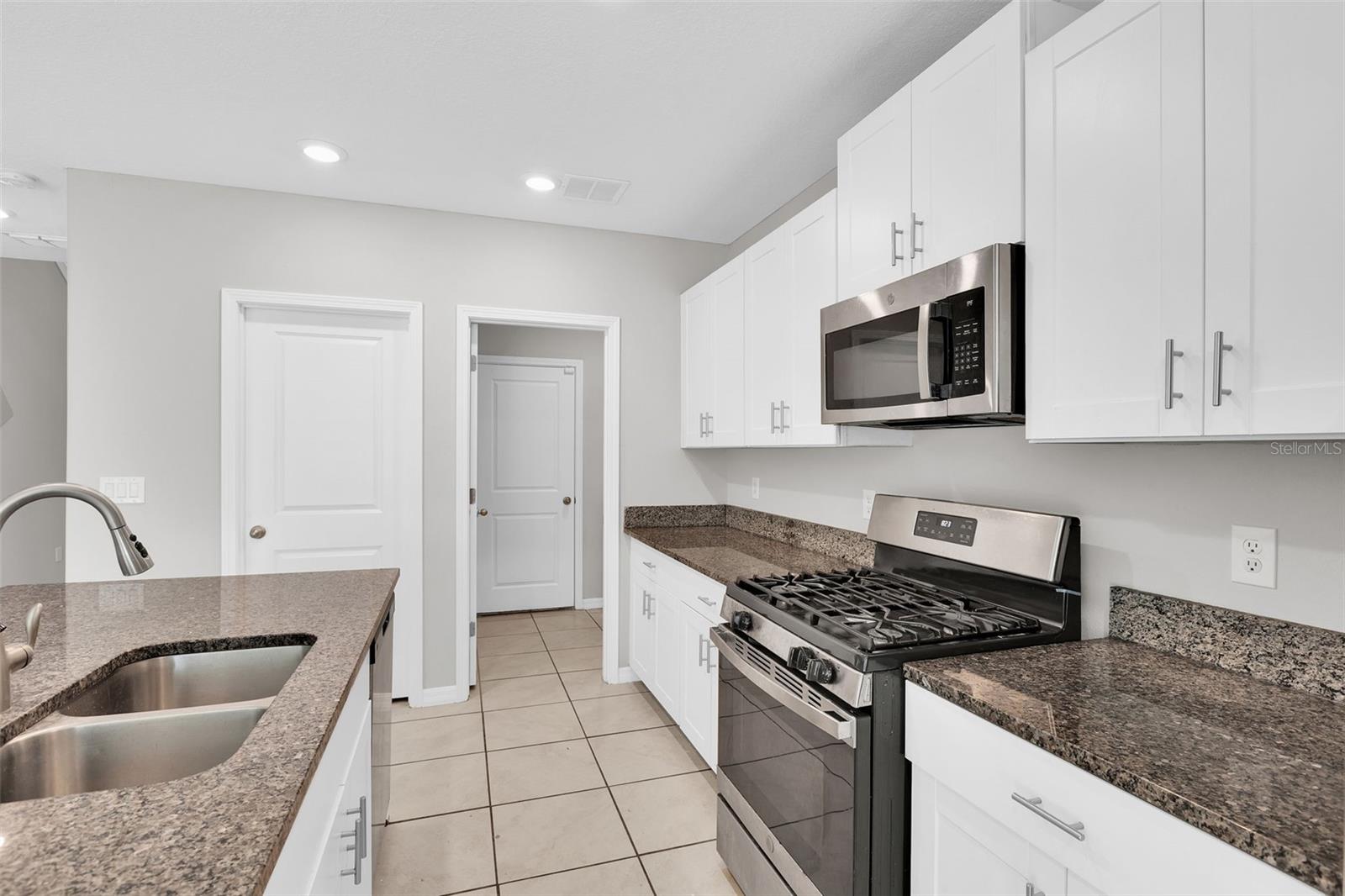5204 WHITE CHICORY DR, APOLLO BEACH, FL — photo 9